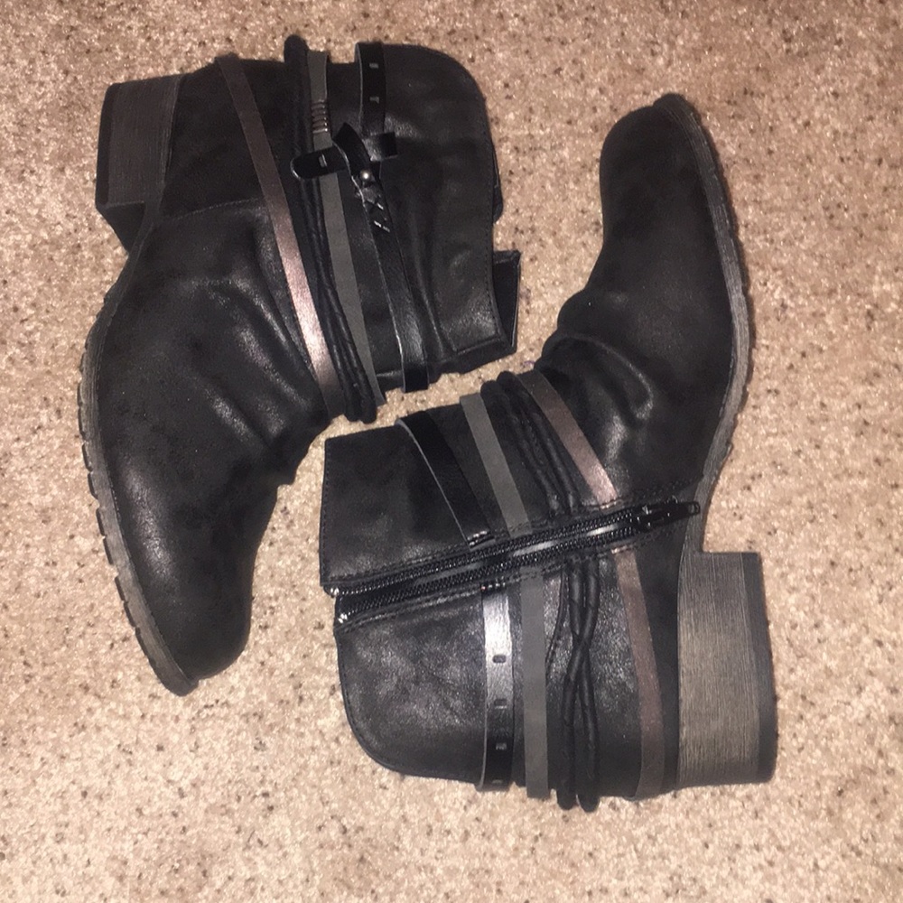 black booties